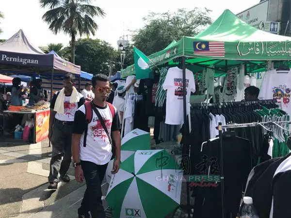 國家清真寺外圍變嘉年華!icerd周邊商品最「火」