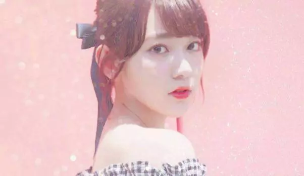 「小櫻花」亮相棒球聯賽頒獎禮,唱跳實力低下的她如何獲得高人氣