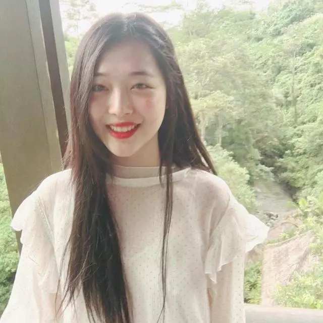 SM工作人員談三大小公主,jennie和秀智是真皇族,雪莉卻不是?