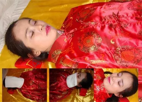 新婚夜妻子猝死,丈夫嫌晦氣賣房,搬家掀開床墊,他把親媽送監獄