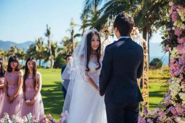 坐火車參加同學婚禮隨禮三百,回家後收到她微信,我把她拉黑了