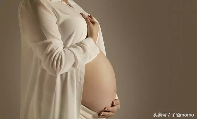 生孩子難產,婆婆說保小孩,滿月當天我讓婆婆成了全村人的笑柄