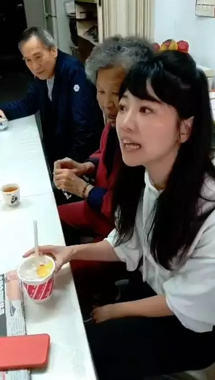 還在謝票!高嘉瑜魅力狂掃 長輩爆料:沒妳柯P不會上