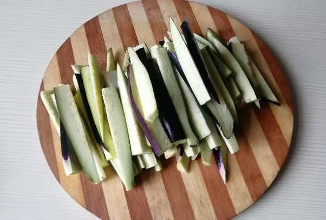 茄子的家常做法,只多這一步,不用油炸,不油膩,好吃到停不下來