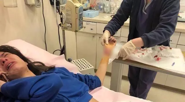娛樂圈的「艷照門」事件繼張柏芝、阿嬌之後,又有一個女星被毀了!深夜分手自殺!