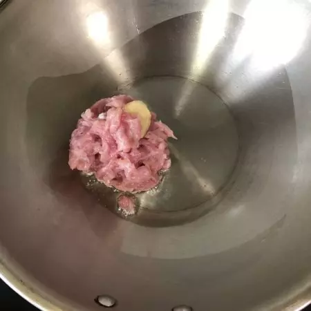 家常菜,洋蔥炒肉做法,微微甜很美味