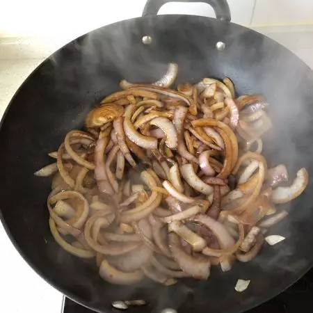 家常菜,洋蔥炒肉做法,微微甜很美味