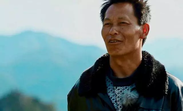 父親臨終時把財產都給女兒,兒子不服大鬧姐姐家,看到遺書哭斷腸