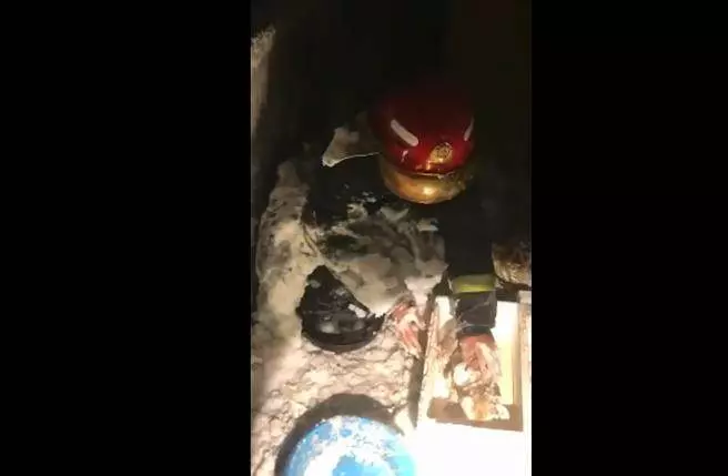 影》天寒地凍 消防員冰火五重天 這組照片令人暖了心