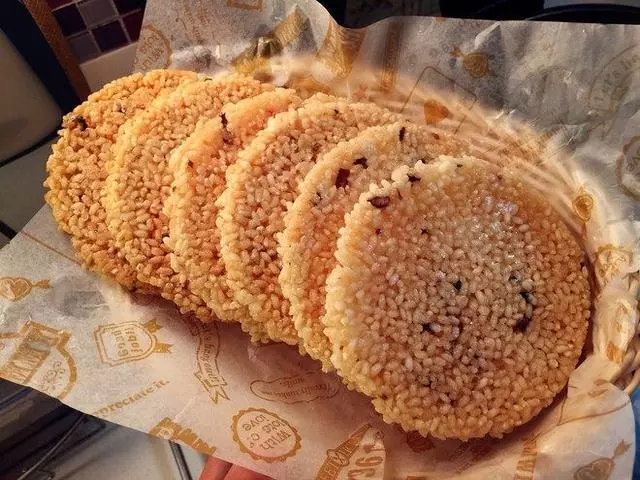 想吃鍋巴不用買,自己在家就能做出來,方法簡單,吃起來嘎嘣脆!
