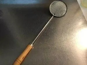 想吃鍋巴不用買,自己在家就能做出來,方法簡單,吃起來嘎嘣脆!