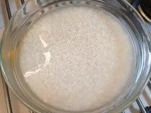 想吃鍋巴不用買,自己在家就能做出來,方法簡單,吃起來嘎嘣脆!