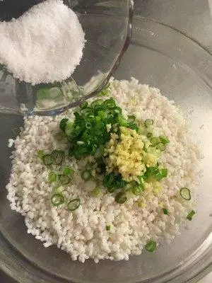想吃鍋巴不用買,自己在家就能做出來,方法簡單,吃起來嘎嘣脆!