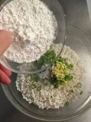 想吃鍋巴不用買,自己在家就能做出來,方法簡單,吃起來嘎嘣脆!