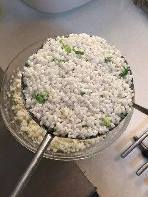 想吃鍋巴不用買,自己在家就能做出來,方法簡單,吃起來嘎嘣脆!