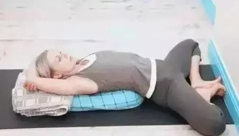 睡覺前十分鐘,練一次這些動作,既可以促進血液循環,又可以躺著就瘦瘦瘦!