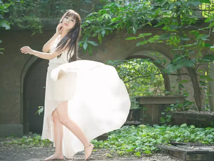 老婆離世,兒子總抱著她的帽子睡覺,老公摸了摸,剪開後卻很意外