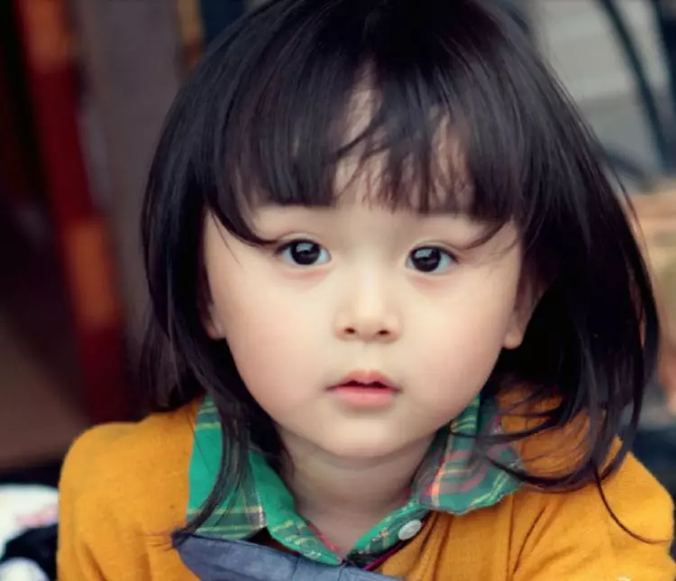 老婆離世,兒子總抱著她的帽子睡覺,老公摸了摸,剪開後卻很意外