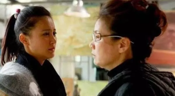 懷孕後婆婆來伺候,俺發現包里少一千塊錢,打開婆婆行李時俺淚目