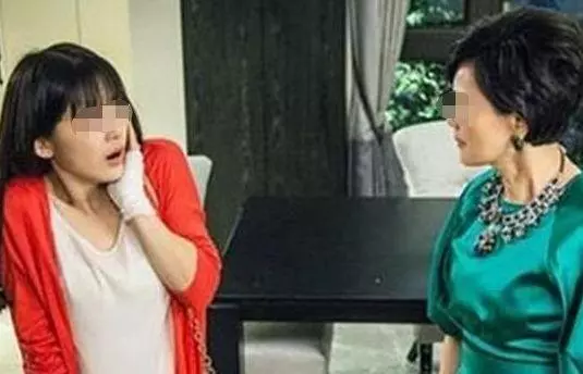 兒媳挺大肚子下廚,從廚房出來,看到桌上的菜後她決定離婚了