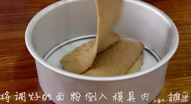一碗麵粉一個雞蛋,攪拌幾下直接上鍋蒸一蒸,做的發糕比麵包好吃