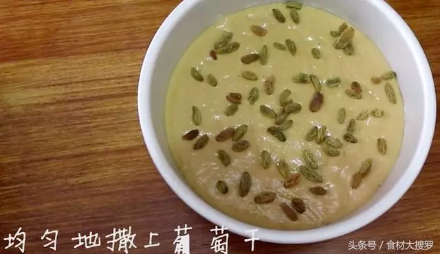 一碗麵粉一個雞蛋,攪拌幾下直接上鍋蒸一蒸,做的發糕比麵包好吃