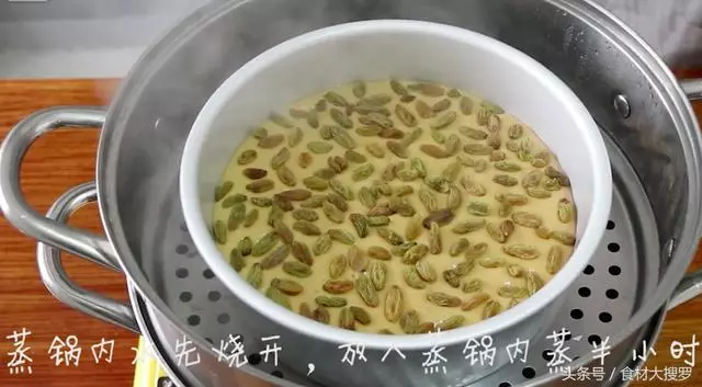 一碗麵粉一個雞蛋,攪拌幾下直接上鍋蒸一蒸,做的發糕比麵包好吃