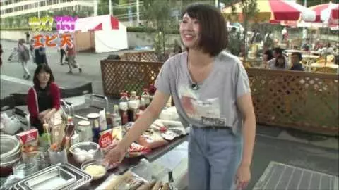本節目放送事故!21歲可愛員工做菜彎腰…「幼齒の形狀」:怎麼看都是不小心