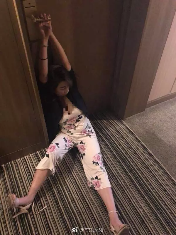 電梯撿酒醉妹「該報警還走人」他帶回家天人交戰!身材太好….網狂歪