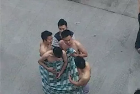 25張「你懂得」妹子圖!現在妹子真的太潮了!這樣的衣服也敢穿出門!最後一張笑翻!