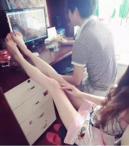 25張「你懂得」妹子圖!現在妹子真的太潮了!這樣的衣服也敢穿出門!最後一張笑翻!
