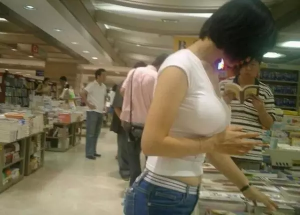 25張「你懂得」妹子圖!現在妹子真的太潮了!這樣的衣服也敢穿出門!最後一張笑翻!