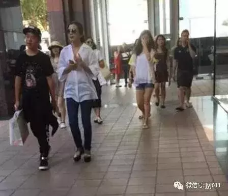 黃有龍前妻近照!選擇趙薇是有原因的,根本就不在一個檔次!