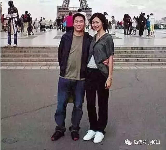 黃有龍前妻近照!選擇趙薇是有原因的,根本就不在一個檔次!
