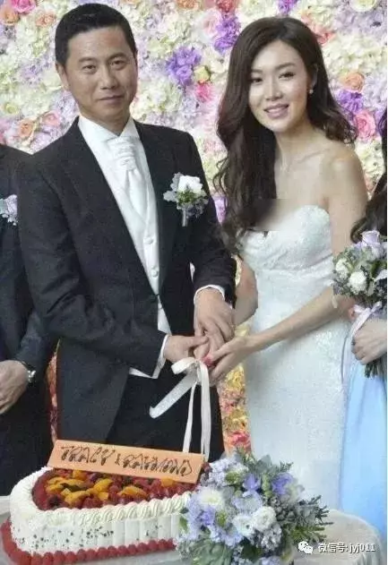 黃有龍前妻近照!選擇趙薇是有原因的,根本就不在一個檔次!