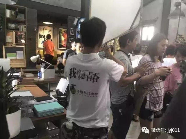 黃有龍前妻近照!選擇趙薇是有原因的,根本就不在一個檔次!