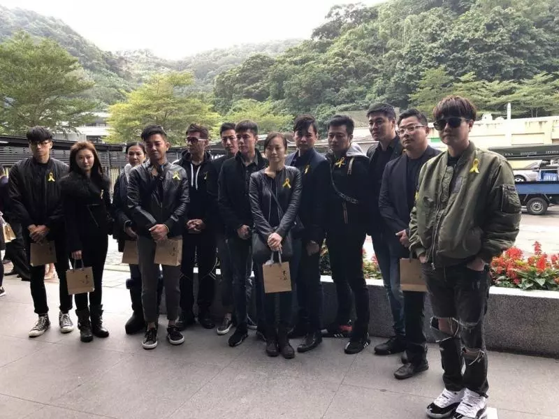 《金家》演員全到場!伊正淚送「82歲軍人爸」堅強潰堤 顫抖喊話:「爸我很開心我像你...」