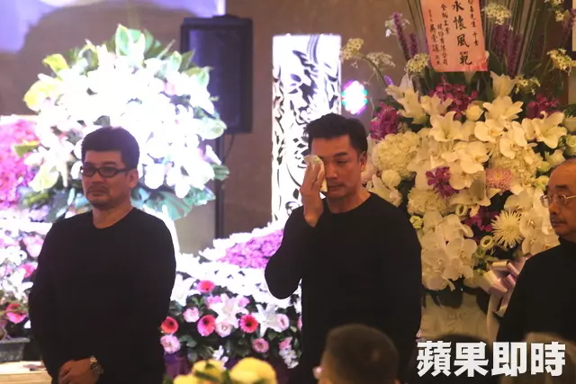 《金家》演員全到場!伊正淚送「82歲軍人爸」堅強潰堤 顫抖喊話:「爸我很開心我像你...」