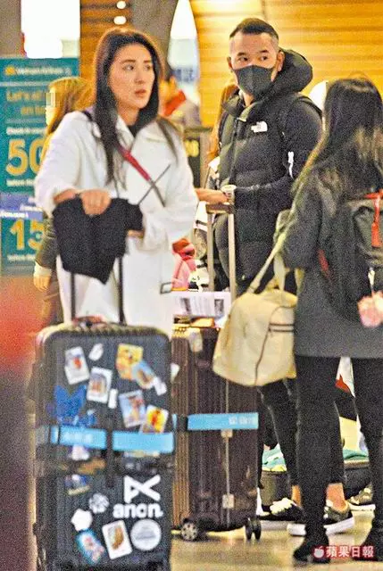 新戀情認證?小禎被直擊「揪新歡出國慶生」連爸爸都出動了 18親友助陣「海放李進良在台灣」