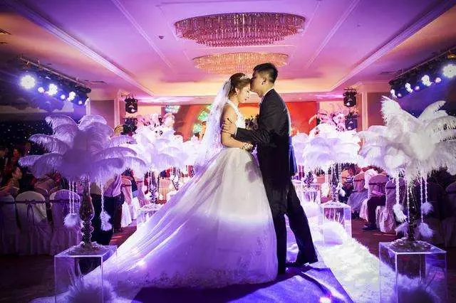 女兒結婚母親送房送車,生病時去女婿家養病,回來她想收回房和車