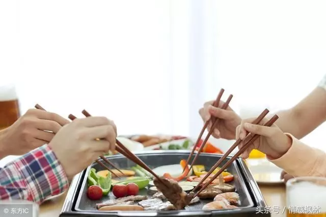 外婆病逝,傻舅沒人照顧,大舅不管,我媽領回家,八年後驚喜來了!