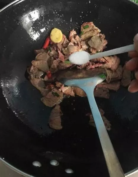 冬天想吃牛腩?不用高壓鍋,教你牛肉軟爛入味好吃做法