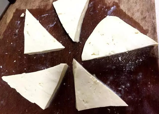 豆腐和木耳一起炒,比吃肉還香,豆腐的做法你了解幾種?