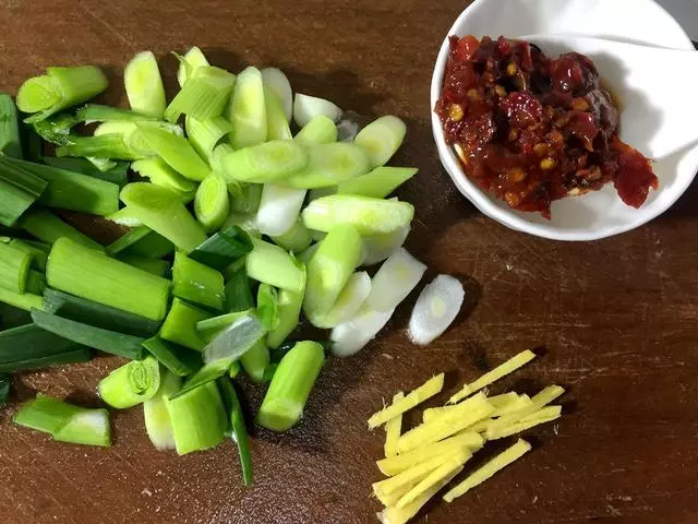 豆腐和木耳一起炒,比吃肉還香,豆腐的做法你了解幾種?
