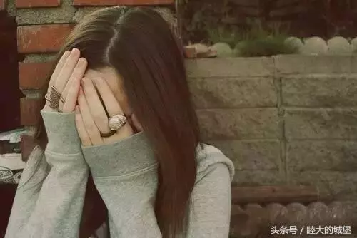 丈夫總阻止妻子去後院的地下室,偷偷去了一次,卻再也不想出來