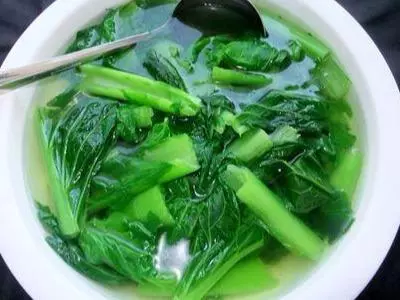 去公婆家飯點卻不開飯 廚房門口聽到公婆對話,慌忙離開!