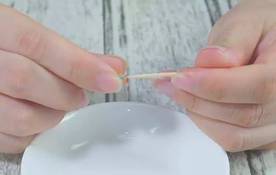 臉上長脂肪粒不要用手擠!教你3個小妙招,就能快速去除脂肪粒