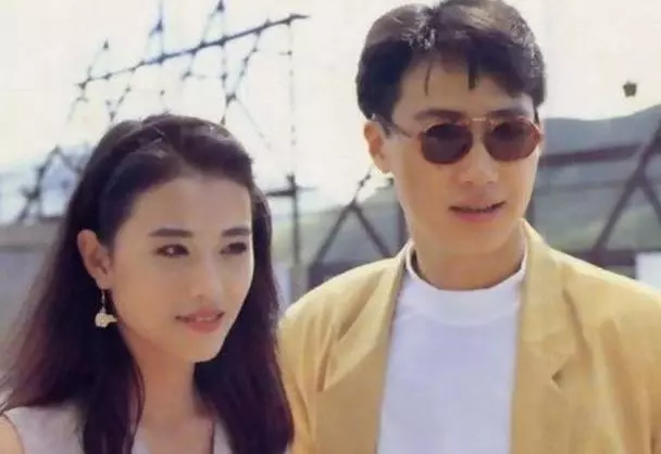 黎明4年花8億得不到她的心,如今一身肥膘成大媽,丑得嚇人!