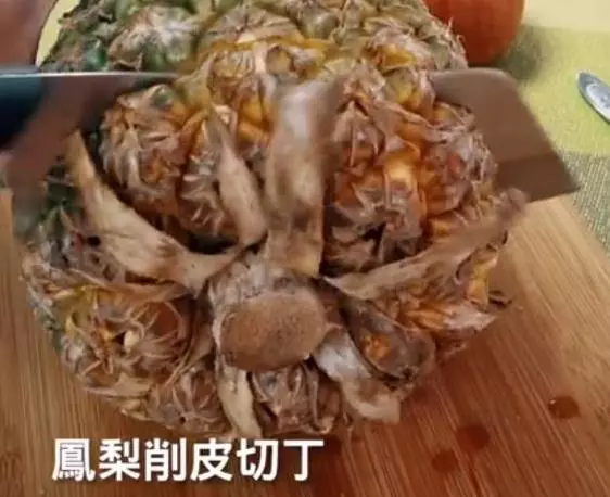 鳳梨+蘋果,拯救你的膝蓋,每天喝一杯,幫助膝蓋軟骨重生,皮膚也細膩了!