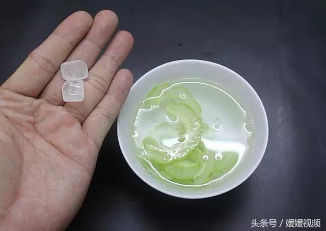 冰糖加苦瓜一起熬水喝 效果原來那麼好 可惜很多人都不知道
